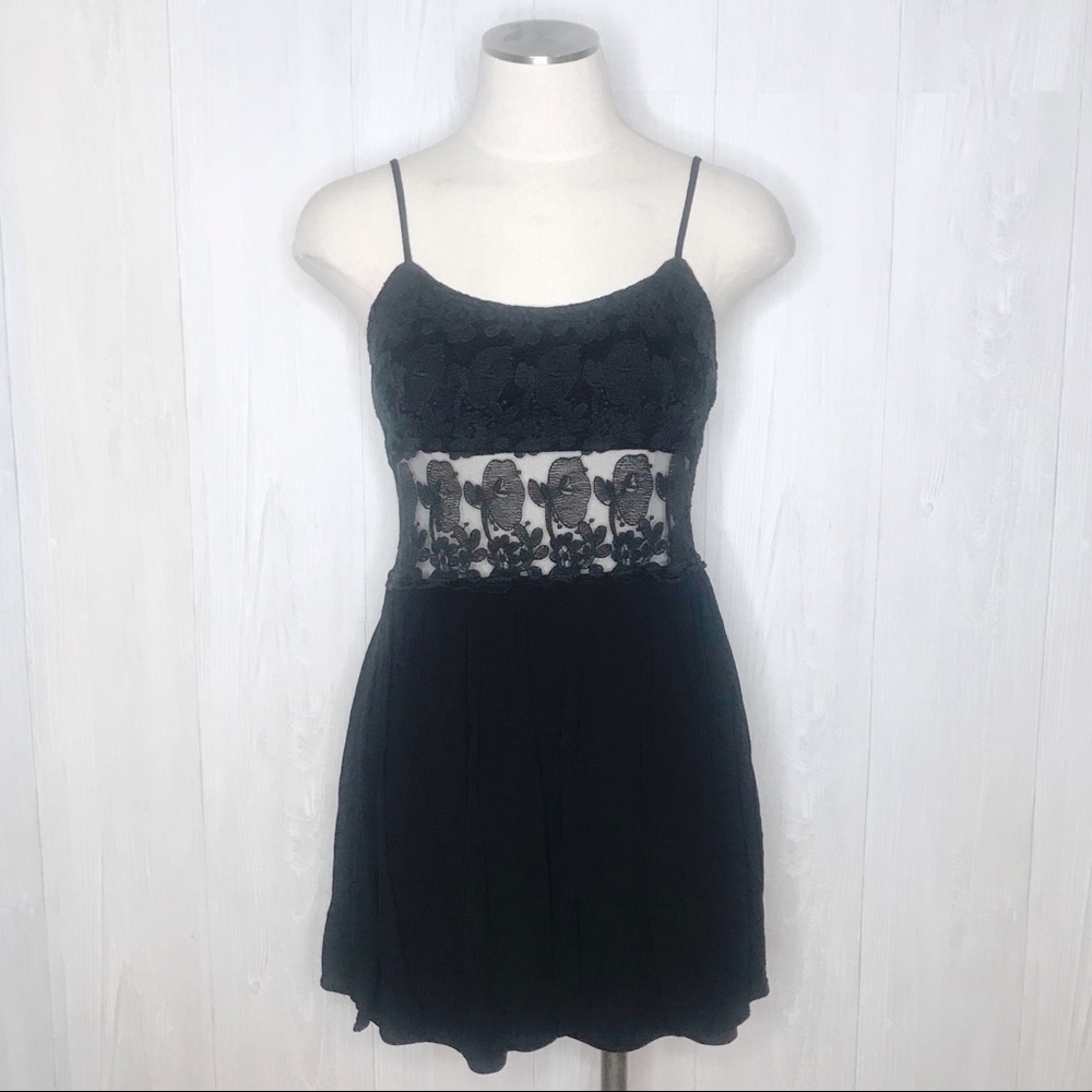 Pins & Needles | Black Lace Dress‎ w/ Exposed Mid M